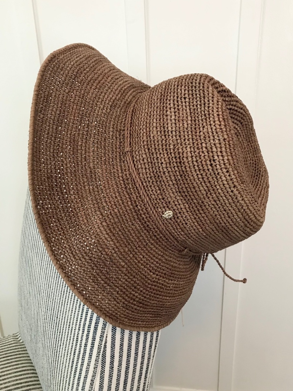 LUXURY VACATION🔥 HELEN KAMINSKI HANDCRAFTED TRENDING BROWN RAFFIA CROCHET HAT